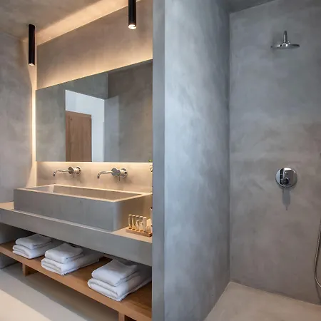 June Twenty 4* 卡特瑞杜斯