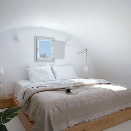 June Twenty Karterados (Santorini)