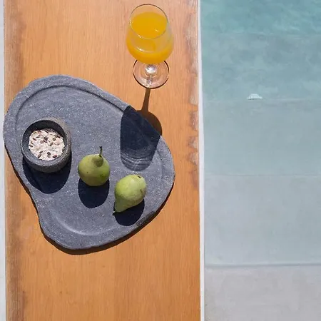 June Twenty 4* Karterados (Santorini)