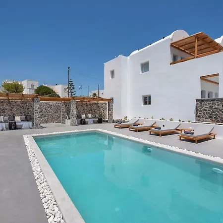 June Twenty 3* Karterados (Santorini)