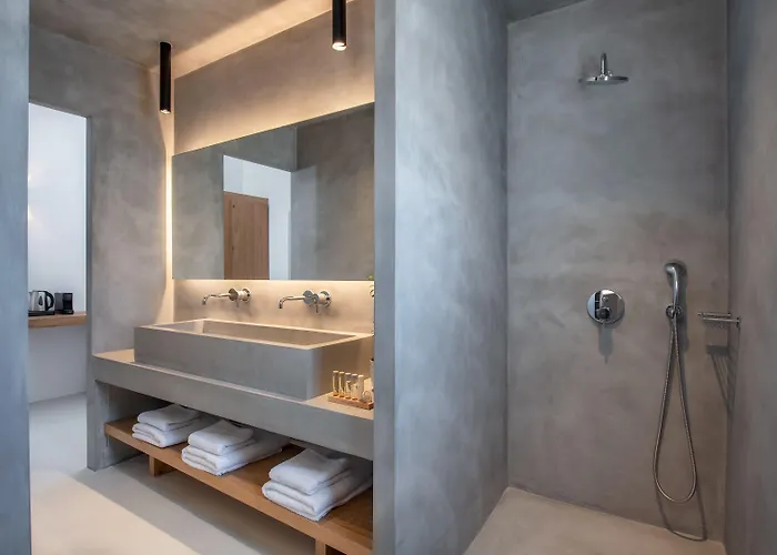 June Twenty 4* Karterádosz