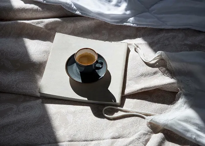 June Twenty 4* Karterádosz