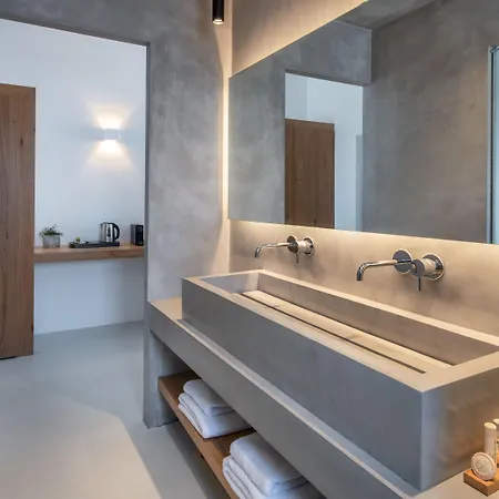 June Twenty 4* Karterados (Santorini)