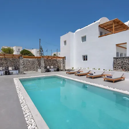 June Twenty 4* Karterados (Santorini)