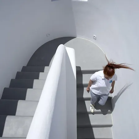 June Twenty 4* Karterados (Santorini)