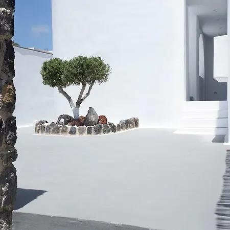 June Twenty Karterados (Santorini)