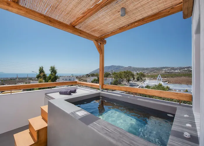 June Twenty Couette-café Karterados (Santorini)