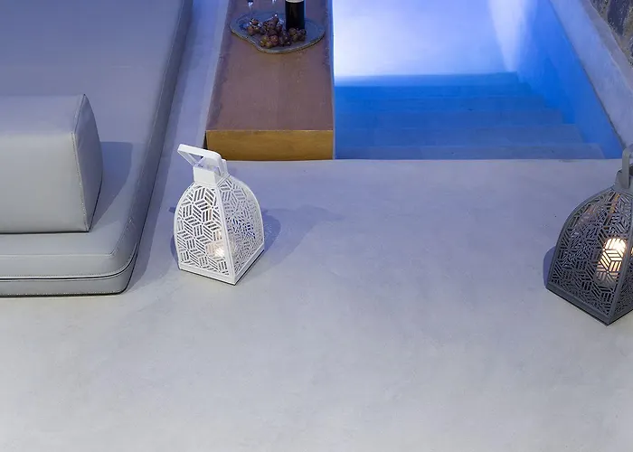 June Twenty Couette-café