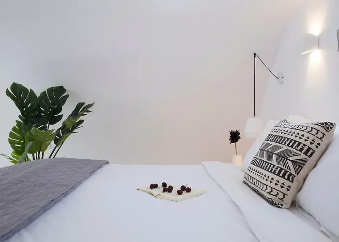 June Twenty Couette-café