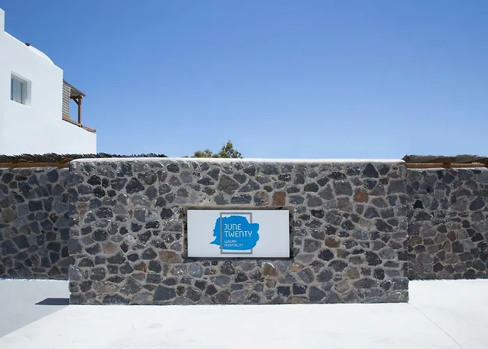 June Twenty Couette-café