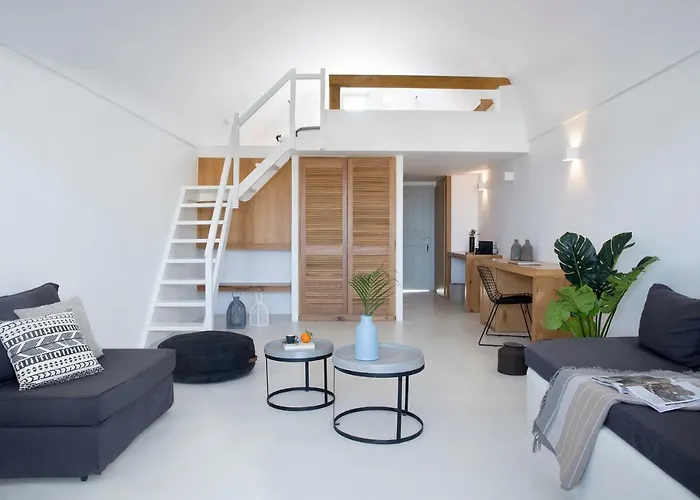 June Twenty 4* Karterados (Santorini)