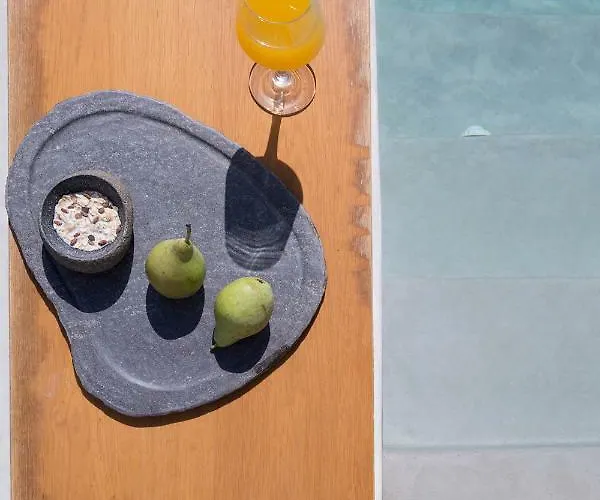 June Twenty 4* Karterados (Santorini)